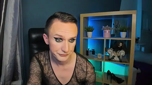 Snapshot of Cristal_Connors chatting on 12/17/24, 08:12 Cristal Connors online show from 12/17/24, 08:12