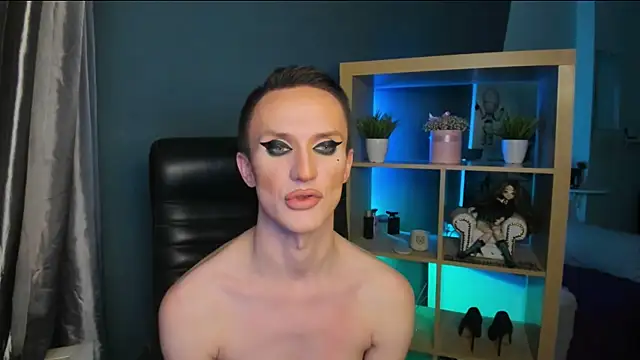 Snapshot of Cristal_Connors chatting on 01/01/25, 06:16 Cristal Connors online show from 01/01/25, 06:16