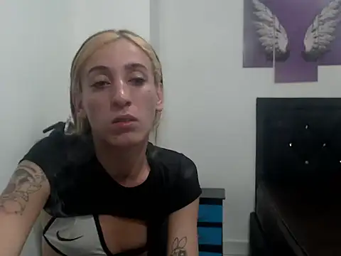 Snapshot of andreahhill chatting on 04/26/26, 02:36 andreahhill online show from 04/26/26, 02:36