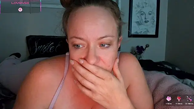 julimonroe online show from 11/05/25, 01:52