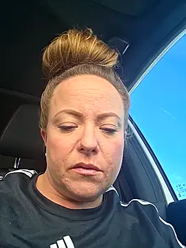 Snapshot of julimonroe chatting on 04/06/26, 04:52 julimonroe online show from 04/06/26, 04:52