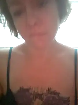 Snapshot of julimonroe chatting on 04/25/26, 12:19 julimonroe online show from 04/25/26, 12:19