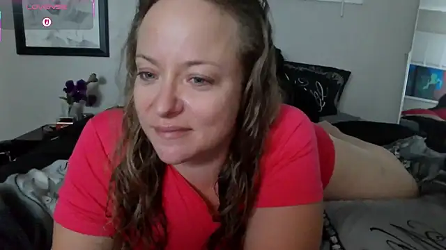 Snapshot of julimonroe chatting on 09/11/25, 02:00 julimonroe online show from 09/11/25, 02:00