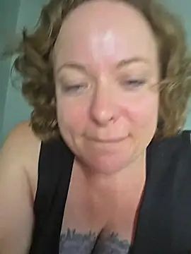Snapshot of julimonroe chatting on 05/30/26, 02:07 julimonroe online show from 05/30/26, 02:07