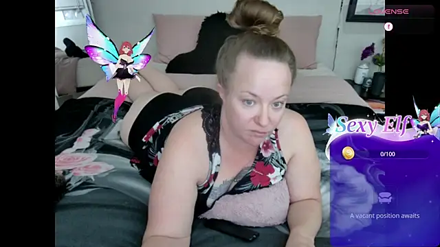 Snapshot of julimonroe chatting on 03/13/25, 03:44 julimonroe online show from 03/13/25, 03:44