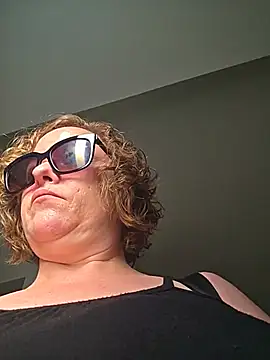 Snapshot of julimonroe chatting on 06/01/26, 01:11 julimonroe online show from 06/01/26, 01:11