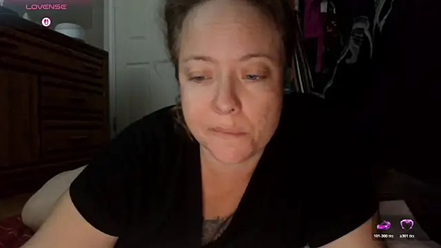 julimonroe online show from 11/10/25, 01:27