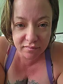 Snapshot of julimonroe chatting on 07/10/26, 01:00 julimonroe online show from 07/10/26, 01:00
