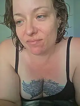Snapshot of julimonroe chatting on 06/06/26, 01:33 julimonroe online show from 06/06/26, 01:33