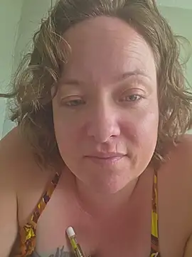 Snapshot of julimonroe chatting on 07/06/26, 04:42 julimonroe online show from 07/06/26, 04:42