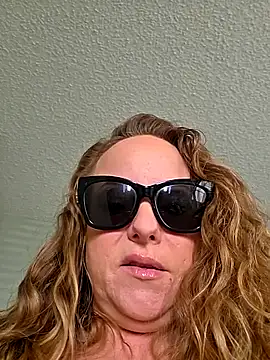 julimonroe online show from 02/04/26, 03:40