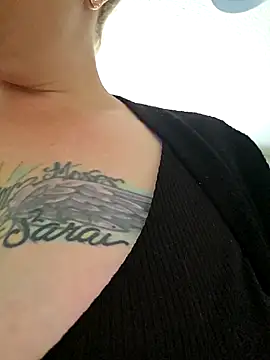 Snapshot of julimonroe chatting on 04/10/26, 03:30 julimonroe online show from 04/10/26, 03:30