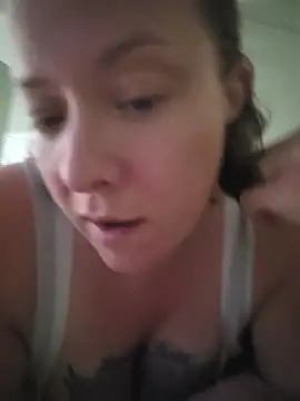 Snapshot of julimonroe chatting on 06/27/26, 02:17 julimonroe online show from 06/27/26, 02:17