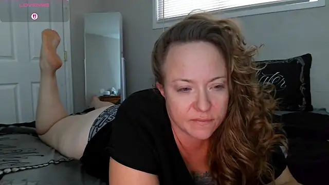 julimonroe online show from 11/23/25, 09:25