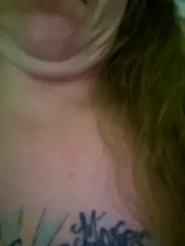 Snapshot of julimonroe chatting on 04/08/26, 11:12 julimonroe online show from 04/08/26, 11:12