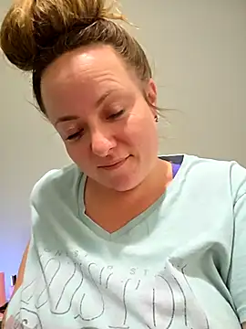 Snapshot of julimonroe chatting on 04/10/26, 01:12 julimonroe online show from 04/10/26, 01:12