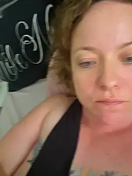 Snapshot of julimonroe chatting on 04/29/26, 05:52 julimonroe online show from 04/29/26, 05:52