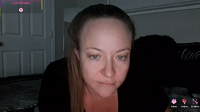 Snapshot of julimonroe chatting on 10/05/25, 02:24 julimonroe online show from 10/05/25, 02:24