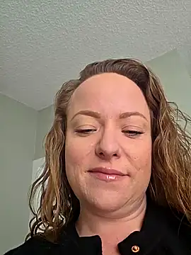 Snapshot of julimonroe chatting on 03/11/26, 02:55 julimonroe online show from 03/11/26, 02:55