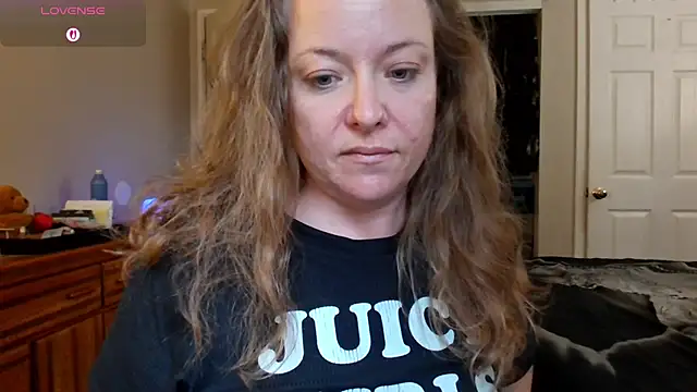 Snapshot of julimonroe chatting on 09/24/25, 03:07 julimonroe online show from 09/24/25, 03:07