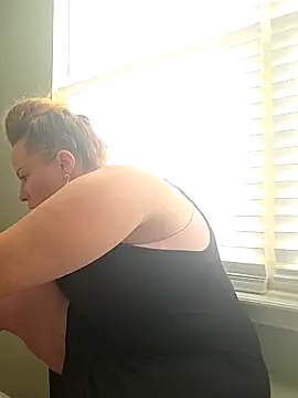 Snapshot of julimonroe chatting on 03/18/26, 02:30 julimonroe online show from 03/18/26, 02:30