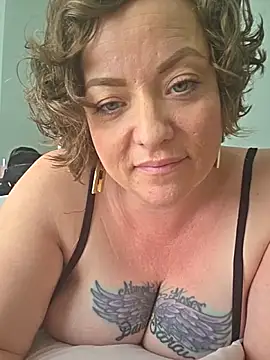 Snapshot of julimonroe chatting on 04/27/26, 03:10 julimonroe online show from 04/27/26, 03:10
