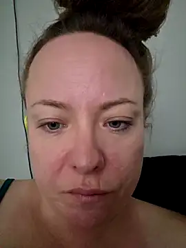 Snapshot of julimonroe chatting on 03/27/26, 01:23 julimonroe online show from 03/27/26, 01:23