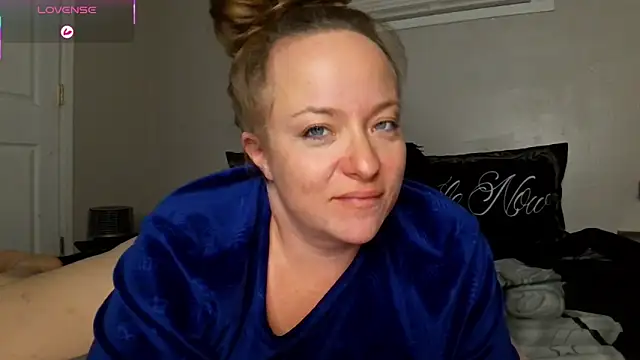 julimonroe online show from 12/15/25, 03:12