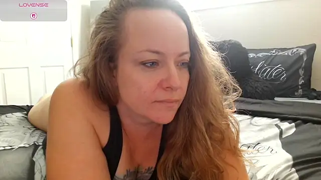 julimonroe online show from 10/28/25, 03:11