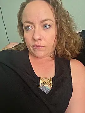 Snapshot of julimonroe chatting on 04/01/26, 03:53 julimonroe online show from 04/01/26, 03:53