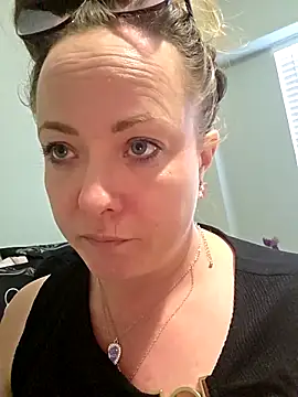 Snapshot of julimonroe chatting on 03/22/26, 12:14 julimonroe online show from 03/22/26, 12:14