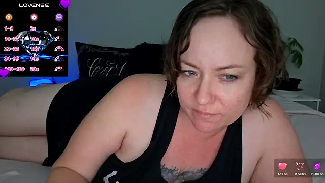 Snapshot of julimonroe chatting on 05/20/26, 03:14 julimonroe online show from 05/20/26, 03:14