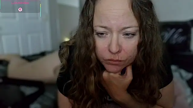 Snapshot of julimonroe chatting on 09/24/25, 03:02 julimonroe online show from 09/24/25, 03:02