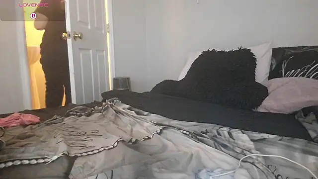 julimonroe online show from 12/19/25, 02:59