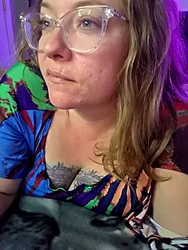 Snapshot of julimonroe chatting on 03/10/25, 02:06 julimonroe online show from 03/10/25, 02:06