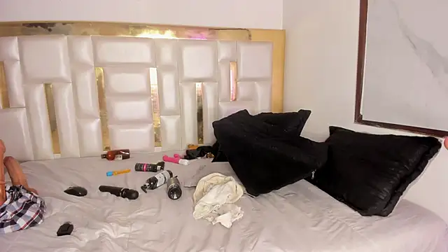 MiaaXXX1 online show from 10/31/25, 01:46