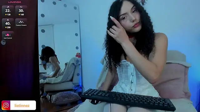 Snapshot of Lia_Tinez chatting on 02/05/25, 01:26 Lia Tinez online show from 02/05/25, 01:26