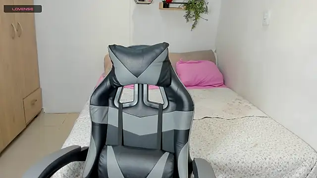 lara rose1 online show from 10/25/25, 10:43