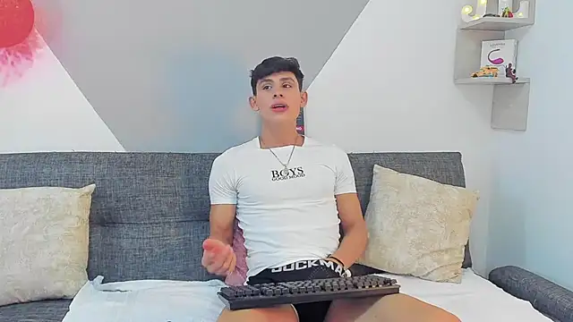 Snapshot of logan_thomas chatting on 02/18/25, 07:43 logan thomas online show from 02/18/25, 07:43