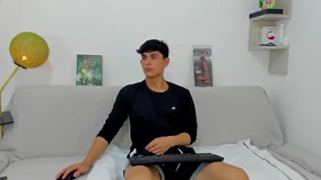 Snapshot of logan_thomas chatting on 11/09/25, 02:10 logan thomas online show from 11/09/25, 02:10