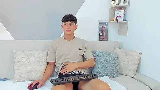 Snapshot of logan_thomas chatting on 01/26/25, 07:21 logan thomas online show from 01/26/25, 07:21