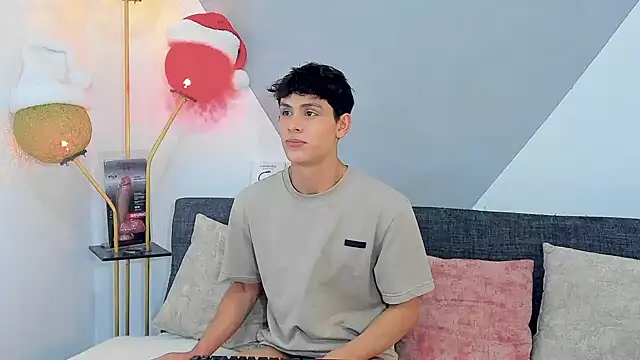 Snapshot of logan_thomas chatting on 12/19/24, 08:13 logan thomas online show from 12/19/24, 08:13