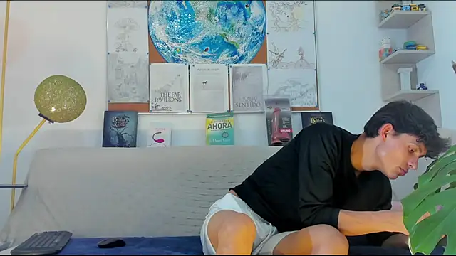 Snapshot of logan_thomas chatting on 07/14/26, 05:52 logan thomas online show from 07/14/26, 05:52