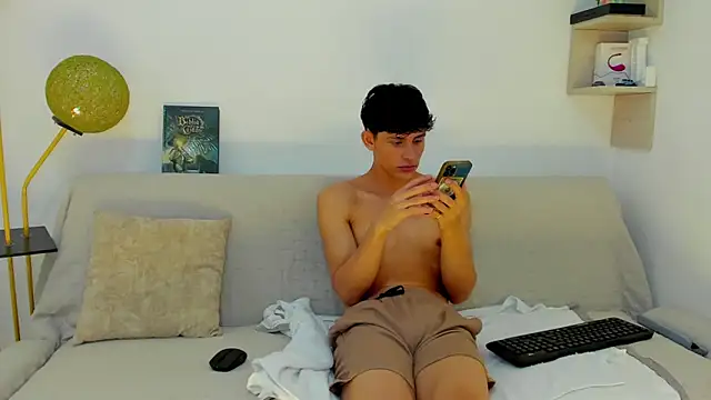 Snapshot of logan_thomas chatting on 11/16/25, 01:38 logan thomas online show from 11/16/25, 01:38