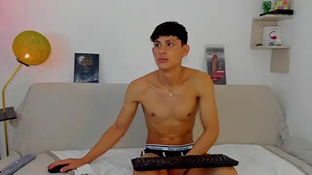 Snapshot of logan_thomas chatting on 10/24/25, 10:14 logan thomas online show from 10/24/25, 10:14