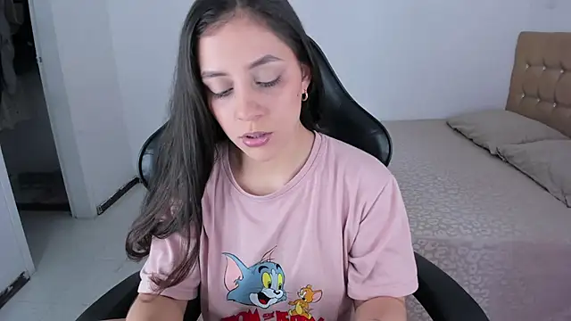 EmmaGrace1999 online show from 10/23/25, 04:49