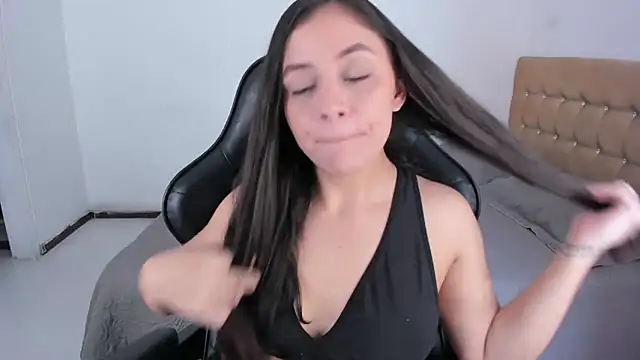 EmmaGrace1999 online show from 04/10/26, 07:32