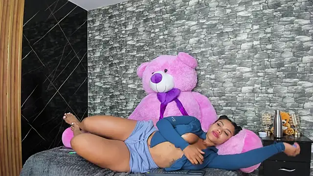 Snapshot of HeidyWillss chatting on 02/19/25, 12:03 HeidyWillss online show from 02/19/25, 12:03