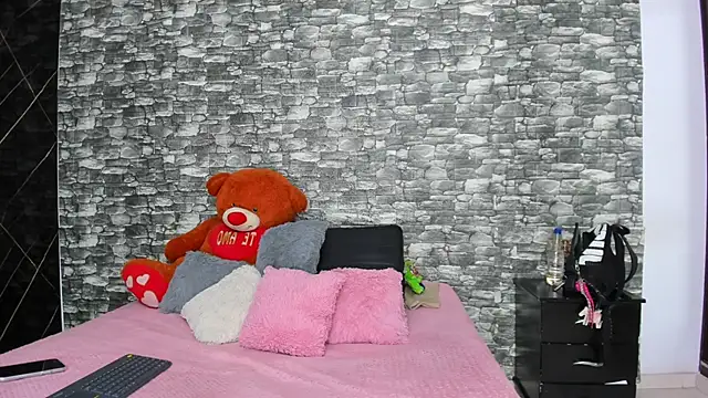 Snapshot of HeidyWillss chatting on 11/14/25, 07:28 HeidyWillss online show from 11/14/25, 07:28