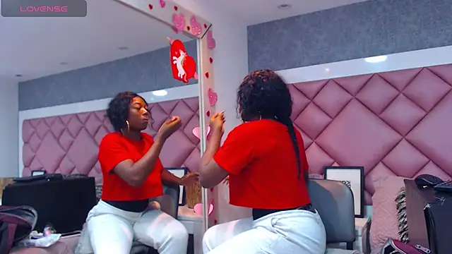 DanielaDuff online show from 10/25/25, 07:47